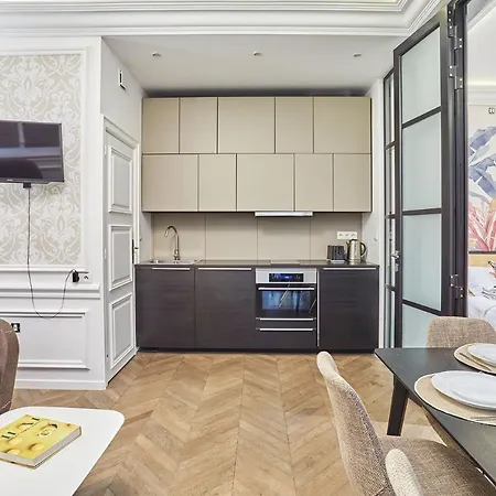 Louvre Museum By Prestige *